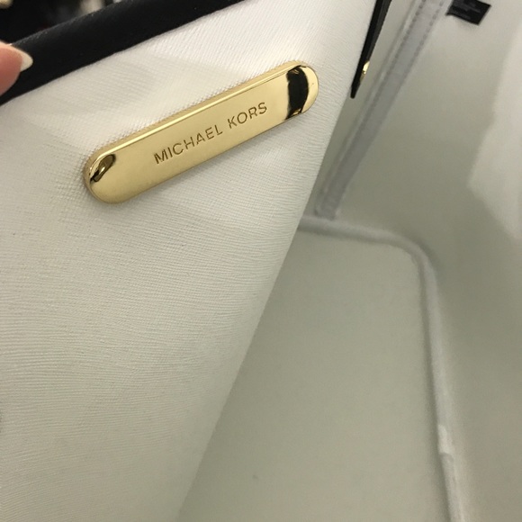 Michael Kors Jet Set Travel Large Drawstring Tote - Picture 4 of 6